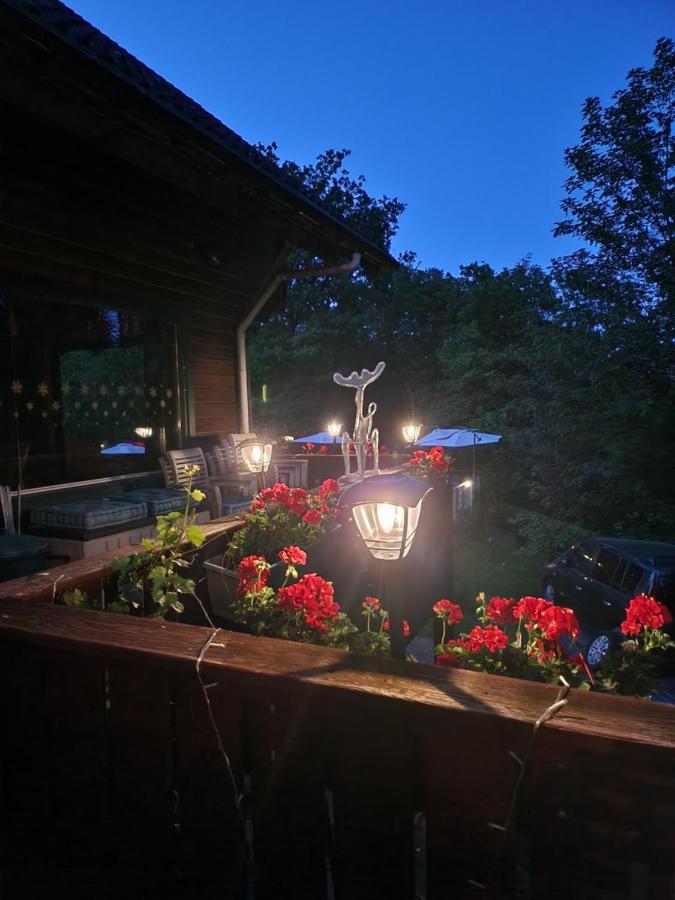 Le Chalet Du Cerf - Chambre D'Hote Somme-Leuze Bagian luar foto