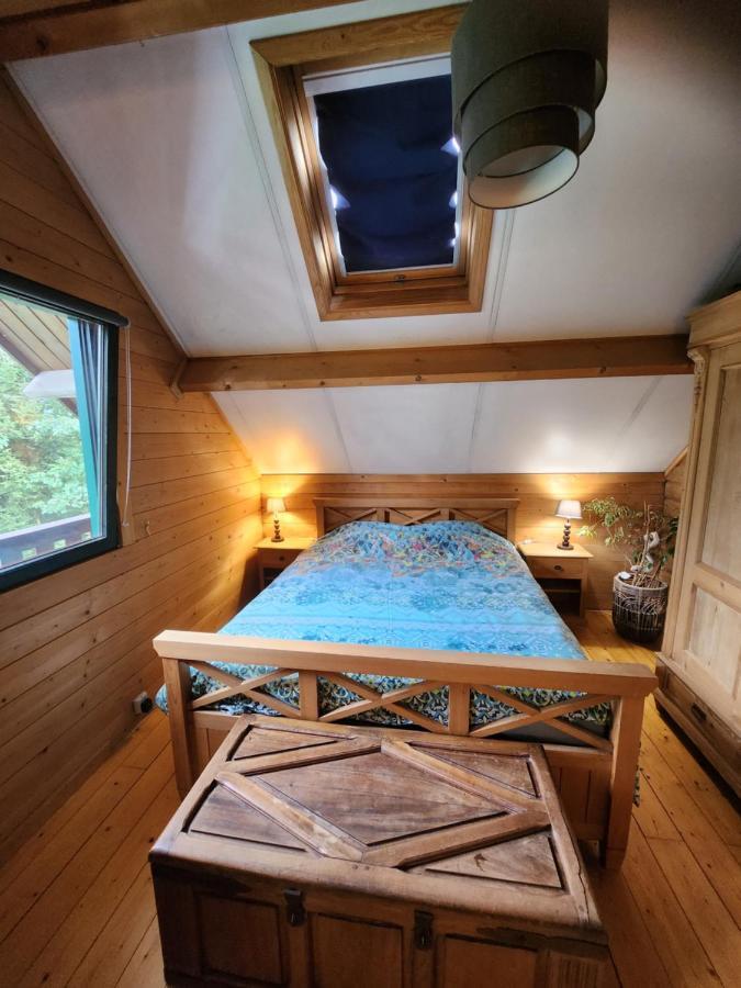 Le Chalet Du Cerf - Chambre D'Hote Somme-Leuze Bagian luar foto
