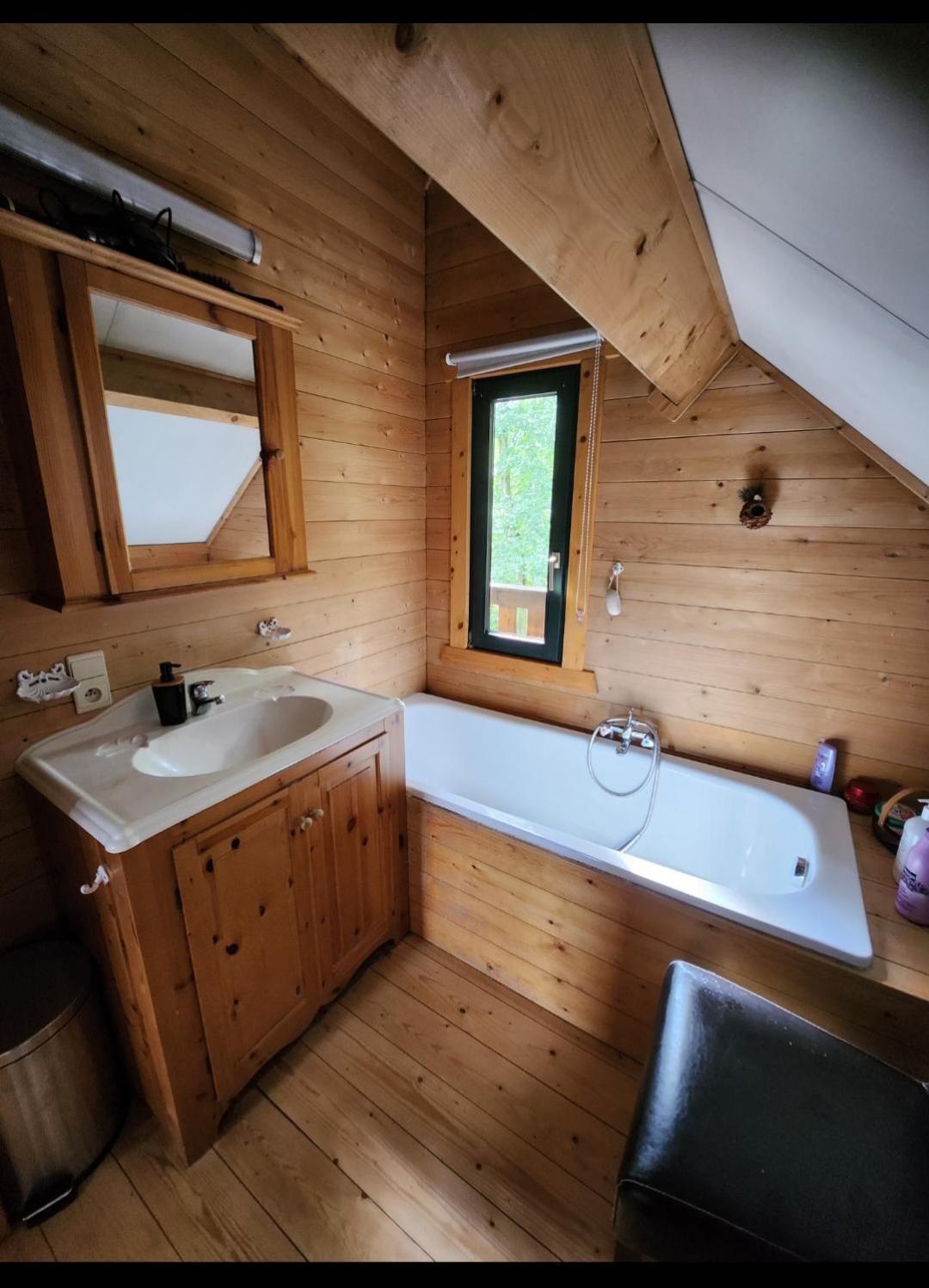 Le Chalet Du Cerf - Chambre D'Hote Somme-Leuze Bagian luar foto